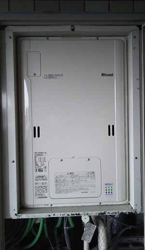 千葉県柏市Ｋ様、交換工事後のリンナイ　ガス給湯暖房用熱源機、RUFH-TE2403AU2-3(A)　正面